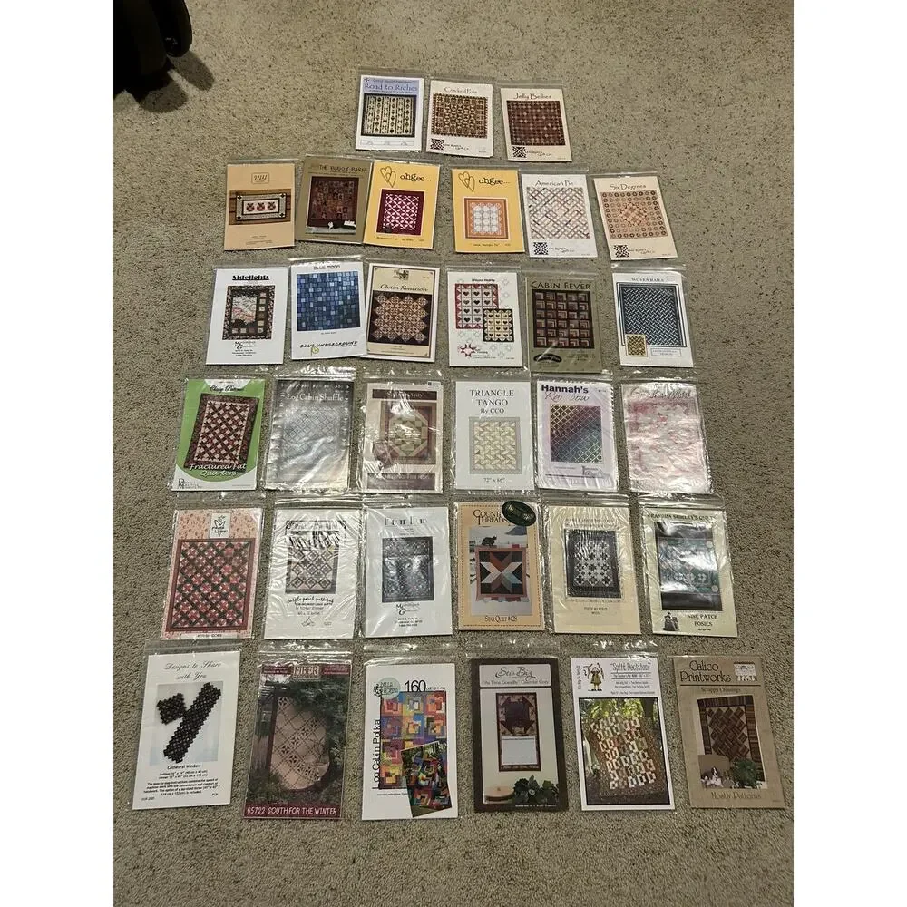 Quilt Patterns Lot of 33 Patterns Designs Mixed Brands/Sizes Z23